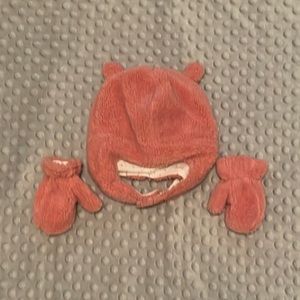 Carter’s 12-24 m hat & mittens set